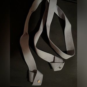 Lululemon “loop it up” yoga mat strap
